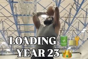 备战第23季👑训练师晒詹姆斯训练集锦：连续暴扣+后仰跳投🏀