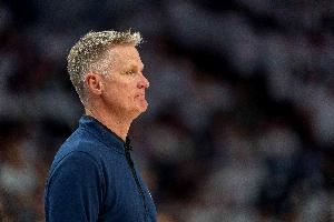 不敌雄鹿突出问题?科尔:沟通不畅 临场调整不好 失误是致命伤