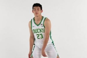 林葳5中1得2分！媒体人：比赛内容在慢慢变好了 还需要时间适应